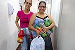 Curso de Pedagogia entrega arrecada&ccedil;&atilde;o do Lacre Solid&aacute;rio